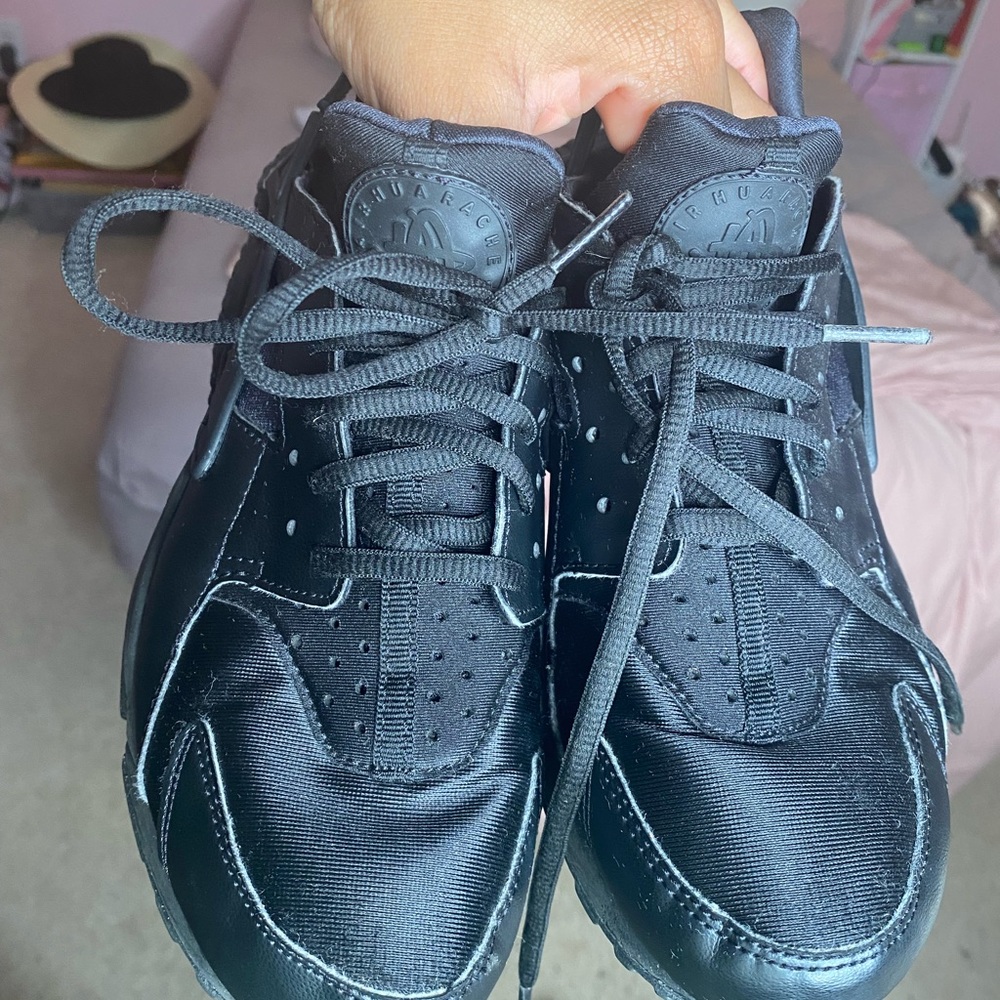 Black Nike Huaraches. Gently worn. Size 8.5